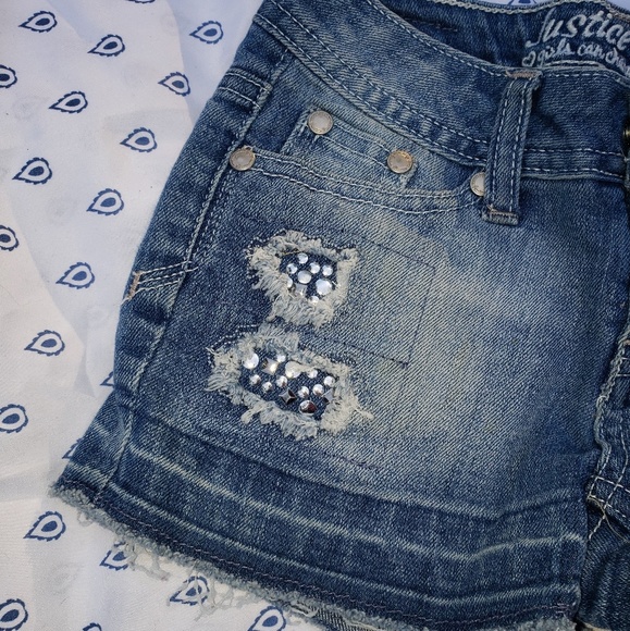 Like New! Justice Raw Hem Denim Shorts size 6R - Picture 4 of 6